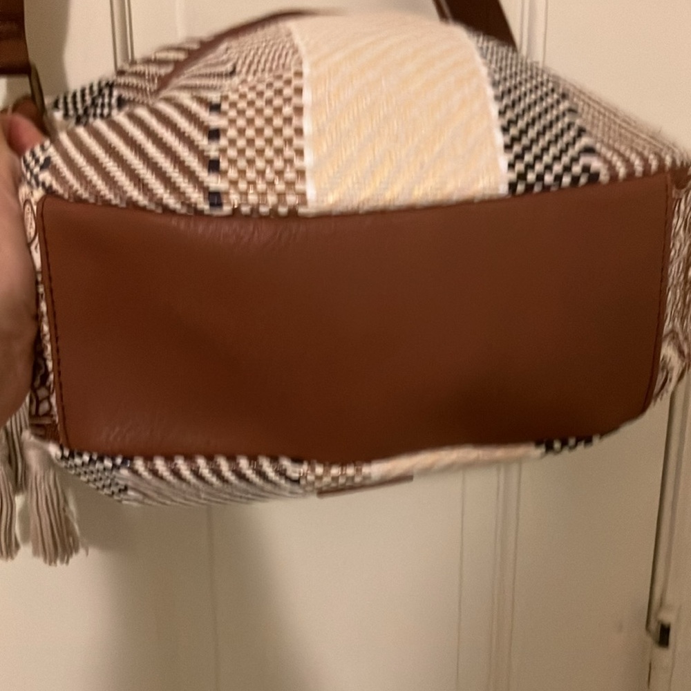 Tan and Brown Crossbody Bag with Adjustable Strap. This is the perfect purse! - Picture 5 of 7
